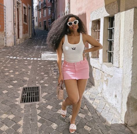 Linda Mtoba, Cape Town Outfits, Lisbon Instagram, Lunch Outfits, Jean Skirt Outfit, Chic Feminine Style, Shein Shopping, Canada Summer, Curvy Casual Outfits