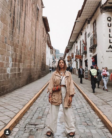 Machu Picchu Outfit, Peru Clothing, Cusco Travel, Machu Picchu Peru, Hiking Photography, Hiking Outfit Women, Outfit For Travel, Cusco Peru, Trip Outfits