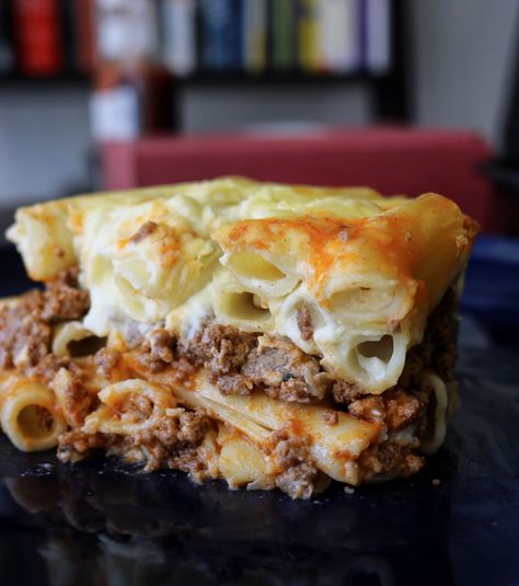 Pastichio Recipe, Greek Pastitsio, Greek Lasagna, Greek Dinners, Soul Food Dinner, Greek Dishes, Bechamel Sauce, Dinner Entrees, Chicken Pasta Recipes