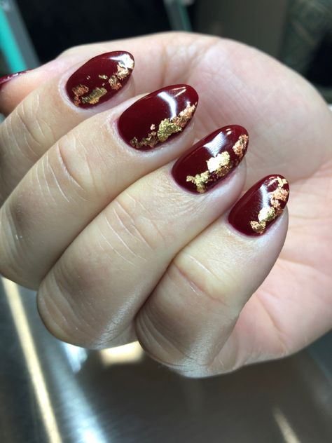 Short Nails With Gold Foil, Maroon Nails With Gold Flakes, Red Gold Flake Nails, Fall Foil Nails, Red Nails With Gold Flakes, Red Christmas Nail, Red And Gold Nails, Nails With Gold, Christmas Nail Ideas