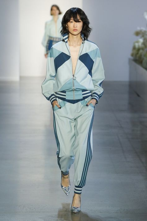 Zimmermann Spring 2019 Ready-to-Wear Haute Couture Style, Sports Wear Fashion, Estilo Fitness, Abaya Style, Mode Casual, Sport Style, Street Style Chic, Mode Inspo, Sporty Outfits