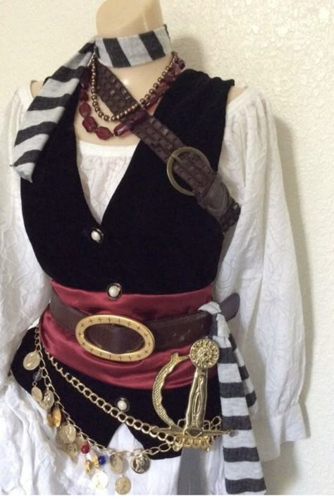 Pirate Costume Ideas, Diy Fantasia, Pirate Halloween Costume, Pirate Costume Diy, Sweaters Striped, Female Pirate Costume, Pirate Party Ideas, Pirate Costumes, Costume Carnaval