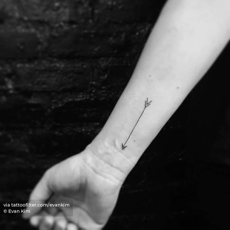 Minimalistic style arrow tattoo located on the wrist. Small Arrow Tattoo, Native American Arrow Tattoo, Arrow Tattoo On Wrist, Blessed Tattoos, Small Arrow Tattoos, Tattoo On Wrist, Tattoo Over Scar, Arrow Show, Knot Tattoo