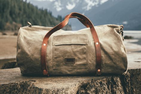 The waxed canvas duffle bag is a staple of nostalgic travel: durable, built to last and perfect for long weekends away. Here's our favorites. Waxed Canvas Duffle Bag, Leather Work Bag, Canvas Duffle Bag, Leather Duffel Bag, Leather Duffel, Real Leather Bags, Mens Travel, Leather Duffle Bag, Water Buffalo