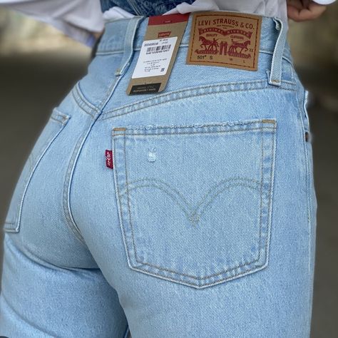 Nee With Tags Size 25 Inseam 30 Inches Minor Distress Look Light Wash Colored Jeans Levis Outfit, Cowgirl Jeans, Sweet Jeans, Boho Jeans, Jeans Levis, Levi Jeans Women, Curvy Women Jeans, Levi Jeans 501, Best Jeans