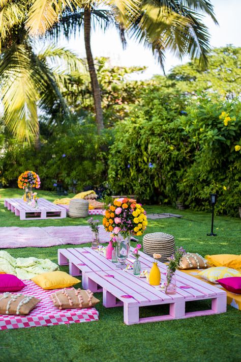 Colour Picnic Ideas, Anniversary Picnic, Picnic Party Decorations, Colourful Decor, Traditional Decoration, Haldi Decor, Backyard Birthday Parties, Picnic Birthday Party, Idee Babyshower