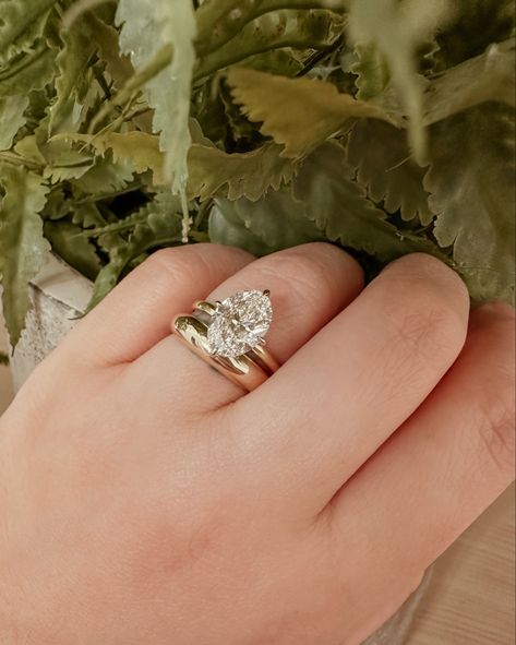 Compass Set Oval Engagement Ring, Chunky Gold Wedding Band Women, Oval Engagement Ring With Thick Gold Wedding Band, Chunky Gold Wedding Rings, Chunky Gold Wedding Band, Thick Wedding Band With Engagement Ring, Chunky Wedding Ring, Thick Engagement Rings, Thick Gold Wedding Band