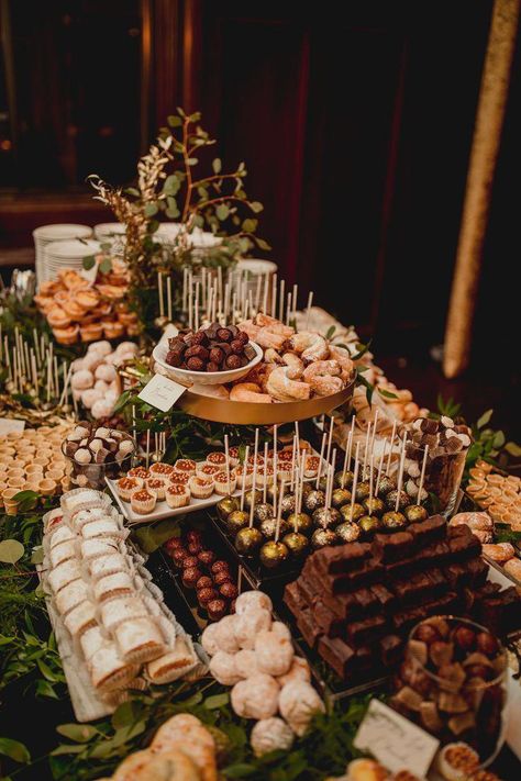 Buffet Wedding Reception Food Stations, Winter Wedding Buffet, Wedding Food Winter, Christmas Catering Ideas Buffet Tables, Winter Wedding Snacks, Home Buffet Set Up Ideas, Raw Bar Wedding, Christmas Wedding Food, Christmas Buffet Ideas Food