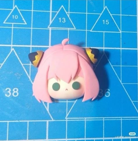 Clay Anime Ideas, Keycaps Clay, Anime Clay Art, Anime Clay Ideas, Anime Polymer Clay, Clay Diy Ideas, Anime Clay, Anime Spy Family, Fimo Kawaii