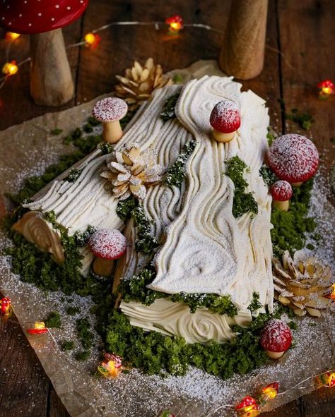 Gf Yule Log Cake, Yule Log Cake Gluten Free, Vanilla Yule Log, Holiday Yule Log Cake, Yule Desserts, Yule Log Decoration, Yule Log Decoration Cake, White Yule Log, Yule Log Cake Decoration