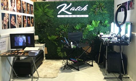 Katch makeup artistry booth Makeup Artist Vendor Booth Ideas, Bridal Expo Booth Ideas Makeup, Makeup Booth Ideas, Makeup Booth, Vender Booth, Bridal Wars, Mua Studio, Wedding Expo Booth, Wedding Show Booth