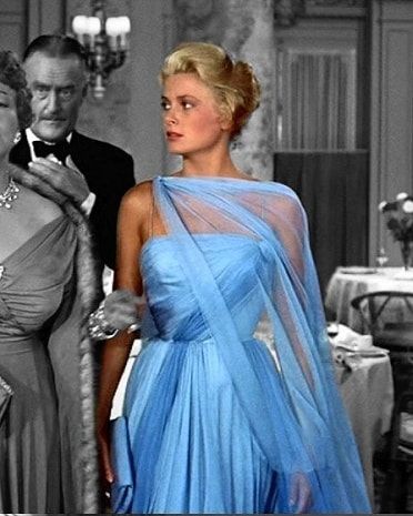 Grace Kelly in "To Catch a Thief" ( 1955 ) #gracekelly #oldhollywood #classic #icon #actress #movie #film #cinema #1955 #royal #royalfamily Arab Party, Grace Kelly Style, To Catch A Thief, Princess Grace Kelly, Charlotte Casiraghi, Princess Grace, Amber Heard, Elle Fanning, Vintage Glamour