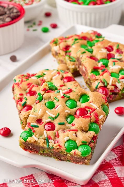 Blonde Brownies With M&m, Blondies M&m, Holiday Blondies Recipe, M And M Blondies, Blondies Recipe Christmas, M&m Blondies, Christmas Blondies M&m, Blonde Cookie Bars, M M Bars Recipe Christmas