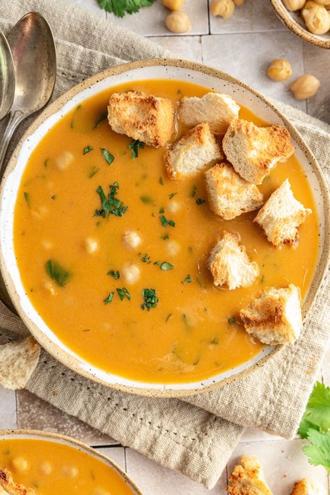 Blended Chickpea Soup, Garlic Chickpea Soup, Soup Blended, Blended Soups, Garlic Broth, Garlic Chickpeas, Blender Soup, Simple Soup, Garlic Soup