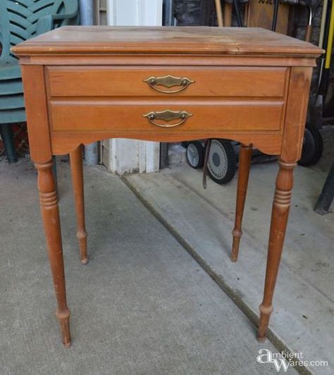 image Old Sewing Machine Table, Old Sewing Tables, Diy Sewing Table, Sewing Machine Tables, Sewing Machine Cabinet, Old Table, Sewing Machine Table, Old Sewing Machines, Table Makeover