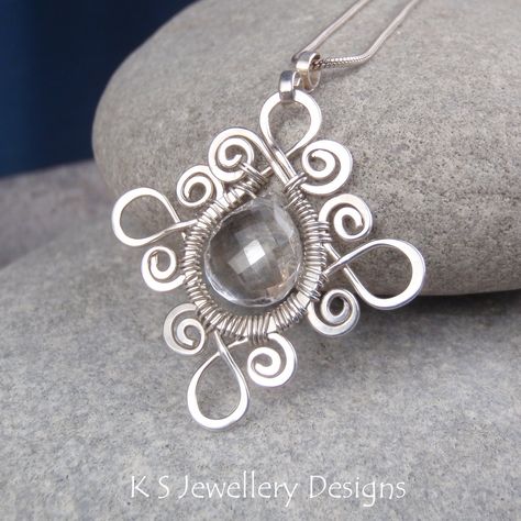 K S Jewellery Designs: New wire jewelry tutorial - Sprial Loop Frames Wire Pendants, Gray Rock, Wire Jewelry Making, Wire Wrapped Jewelry Tutorials, Bijoux Fil Aluminium, Wire Jewelry Tutorial, Wire Jewelry Designs, Diy Wire Jewelry, Wire Work Jewelry