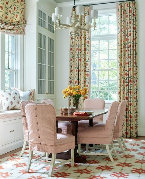 Ainsworth Noah on Instagram: “No detail forgotten in this layered breakfast room by @sarahbartholomewdesign featuring @robertkime window coverings and and @bennisonny…” Sarah Bartholomew Designs, Sarah Bartholomew, Breakfast Rooms, Grandmillennial Style, Making Breakfast, Tile Remodel, Cheap Apartment, Sleek Kitchen, Brown Furniture