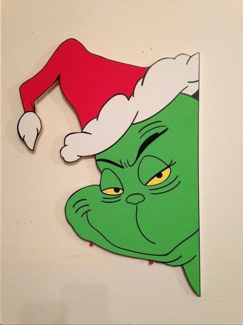 Immagini Grinch, Door Decorations Classroom Christmas, Grinch Tree, Grinch Crafts, Grinch Decorations, Grinch Trees, Grinch Christmas Party, Whoville Christmas, Grinch Christmas Decorations