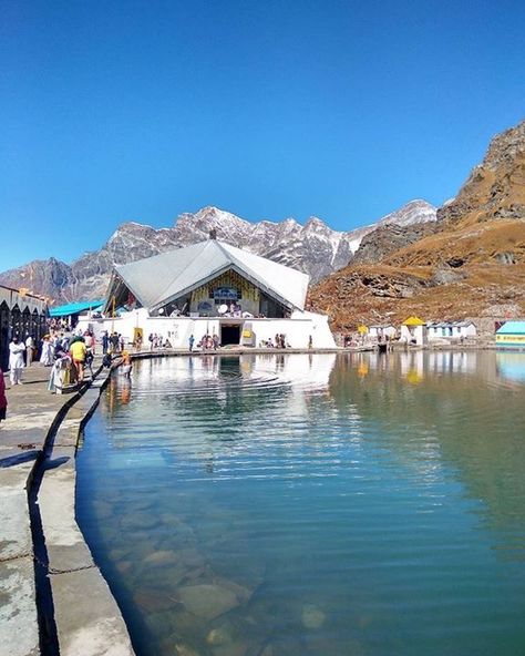 Hemkunt Sahib, Hemkund Sahib, Beautiful Places In India, What A Wonderful Life, Harmandir Sahib, Jama Masjid, Valley Of Flowers, Temple Photography, Sanskrit Quotes