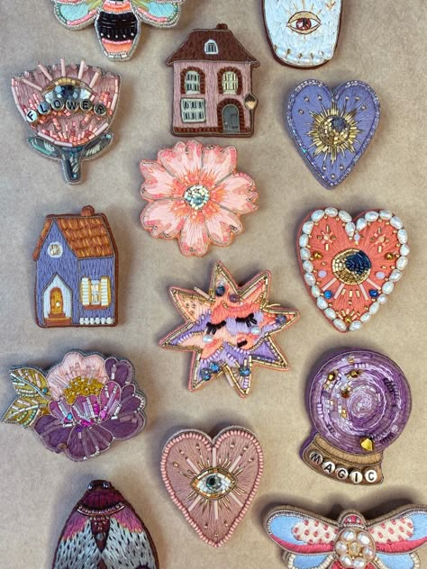 Felt And Beads Embroidery, Embellished Artwork, Embroidered Embellishments, Simple Beaded Embroidery, Creative Embroidery Designs, Beaded Embroidery Designs, Beaded Embroidery On Fabric, Beading Embroidery, Bead Work Embroidery