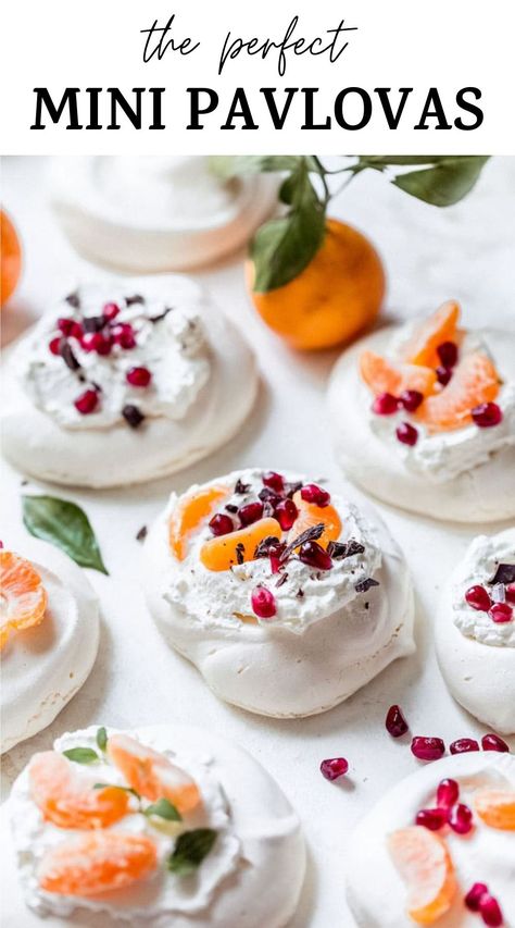 Mini Pavlovas, Baked Meringue, Mini Pavlova, Meringue Desserts, Baking Journal, Pavlova Recipe, Simple Dessert, Cookie Cake Recipe, Gourmet Cooking