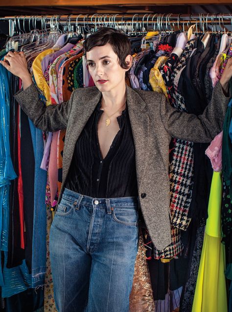 The Woman Who Has Styled Justin Bieber, Anita Hill, and the iPod | The New Yorker Anita Hill, Karla Welch, College Outfits Spring, Spring Teacher Outfits, Summer Teacher Outfits, Slider Buns, Chic Jeans, Legging Outfits, Natural Women