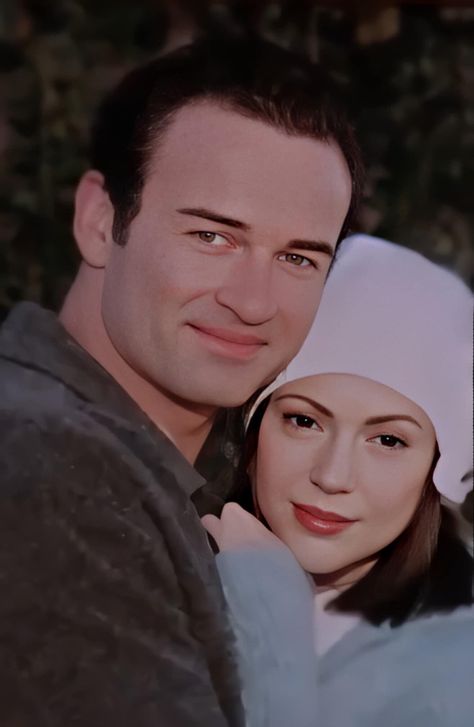 Cole And Phoebe, Hot Kiss Couple, Phoebe Aesthetic, Cole Turner, Phoebe Charmed, Phoebe And Cole, Sister Wallpaper, Halloween Live Wallpaper, Julian Mcmahon