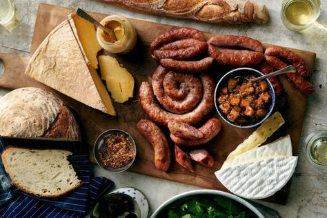 Ploughman's Lunch, Australian Recipes, Ploughmans Lunch, Spicy Sausage Pasta, Green Salad Dressing, Avocado Tuna, British Cooking, Recipes Meat, Sausage Dishes