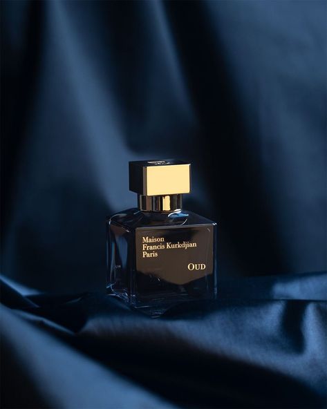 Man Parfume Photoshoot, Black Perfume Photography, Parfume Product Photoshoot Ideas, Black Friday Product Photography, Parfume Photoshoot Ideas, Perfume Photography Ideas, Alcoholic Drinks Pictures, Commercial Photography Product, Candle Photoshoot