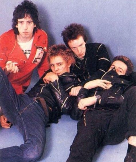 The Clash Paul Simonon 70s, The Clash Poster, Topper Headon, The Future Is Unwritten, Paul Simonon, Mick Jones, British Punk, 70s Punk, Joe Strummer