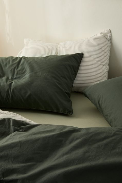 Grey Black Green Bedroom, Bottle Green Bedroom, Green And Cream Bedding, Green Bed Aesthetic, Green Bedsheets, Hunter Green Bedding, College Boy Bedroom, Dark Sage Green, Sage Green Bedsheet