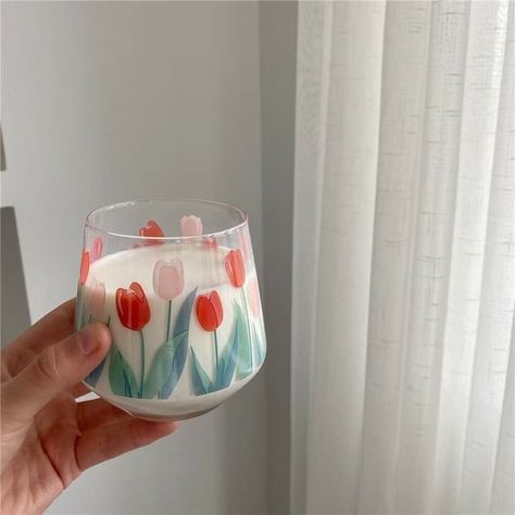 Painting Ideas For Kitchen, Creative Kitchen Design, Wine Glass Painting Ideas, Glass Painting Ideas, Vintage Tulips, Wine Glass Painting, Outdated Kitchen, Painting Glass Jars, Visuell Identitet