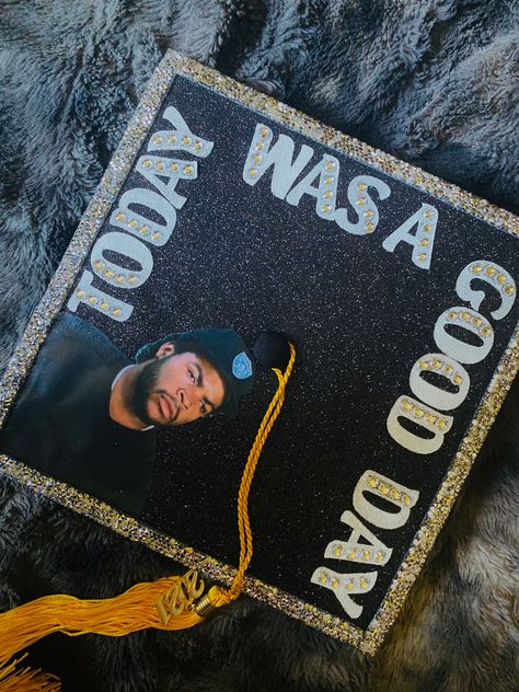 Drake Grad Cap, High School Grad Cap Ideas For Guys, Graduation Cap Designs Rappers, Hs Grad Cap, Hip Hop Graduation Cap, Rapper Graduation Cap, J Cole Graduation Cap Ideas, Kendrick Lamar Graduation Cap, Graduation Cap Designs Music