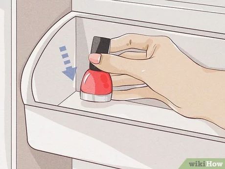 How to Keep Nail Polish from Drying Out: 7 Steps (with Pictures) Drying Nail Polish Quickly, Dry Nail Polish, Nail Polish Bottles, Shoe Polish, Dry Well, Nails Only, Dry Nails, Nail Varnish, Bottle Painting