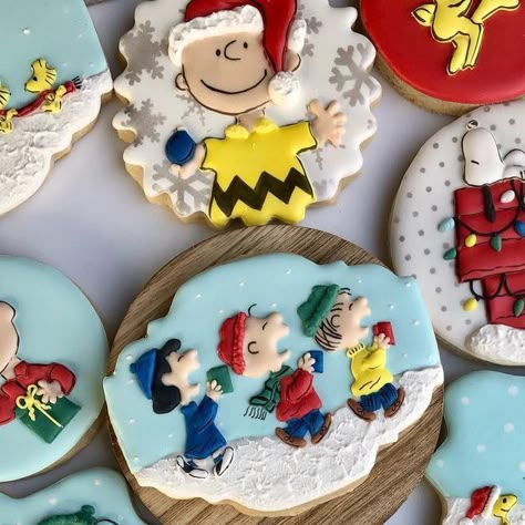 Karen Massey-Cerda on Instagram: "Close ups of the Charlie Brown Christmas set! #christmascookies #charliebrown #charliebrownchristmas #charliebrowntree #decoratedsugarcookies #decoratedcookies #sugarcookies #sugarcookiesofinstagram" Charlie Brown Christmas Cookies, Charlie Brown Cookies, Charlie Brown Tree, Holiday Party Foods, Brown Christmas, Holiday Images, Xmas Cookies, Charlie Brown Christmas, Christmas Sugar Cookies