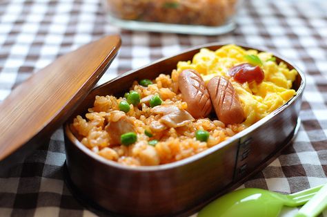 Egg & Fried Rice Bento with Mini Sausage Rice Bento, Baked Garlic Parmesan Chicken, Fried Rice With Egg, Lunch Inspiration, Smoothies For Kids, Baked Garlic, Garlic Parmesan Chicken, Parmesan Chicken, Recipes Dessert