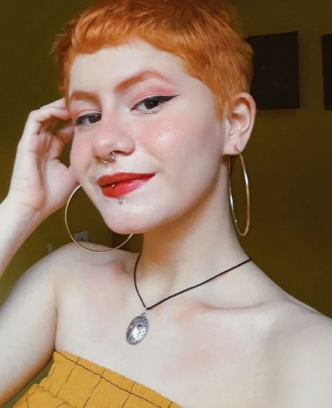 Ginger Buzzcut, Labret Vertical, Piercing Labret, Shot Hair Styles, Short Pixie Haircuts, Hair Reference, Orange Hair, Shaved Hair, Hair Envy