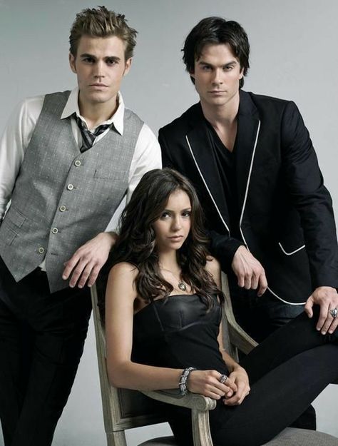 Vampire Diaries Season 2, Ian E Nina, Nina Dobrev Style, Ian And Nina, The Vampire Diaries Characters, Ian Somerhalder Vampire Diaries, Vampire Diaries Poster, Vampier Diaries, Vampire Diaries Seasons