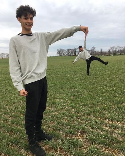 Funny Photoshoot Ideas, The Dobre Twins, Dobre Twins, Marcus And Lucas, Lucas Dobre, Dobre Brothers, Marcus Dobre, Illusion Photography, Brothers Photography