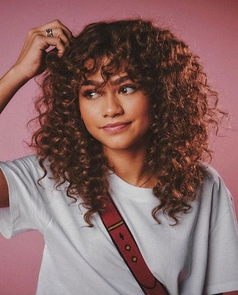 Hairstyles For Receding Hairline, Zendaya Hair, Hairstyle App, Hairstyle Youtube, Over 60 Hairstyles, Zendaya Style, 50 Hair, Curly Hair Cuts, Hair Pictures