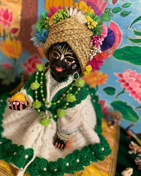 Pooja Decoration, Bal Gopal, Ram Ram, Hindu Dharma, Animals Toys, Sri Sri, Krishna Ji, Simple Phone Wallpapers, Hindu Temple