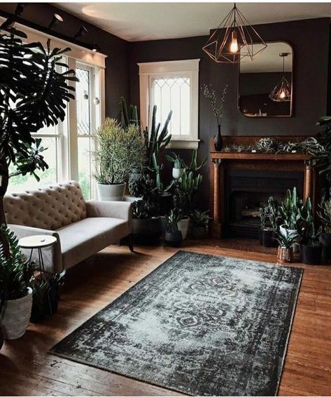 Design Ložnic, Moody Living Room, Lots Of Plants, Dark Living Rooms, Window Molding, Boho Styl, Decor Eclectic, Dark Walls, Design Seeds