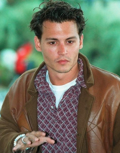 Johnny Depp Haircut, Johnny Depp Hairstyle, 90s Hairstyles Men, Here's Johnny, Mens Hairstyles Medium, Editorial Hair, Hair Inspiration Short, Body Reference Poses, 90s Hairstyles