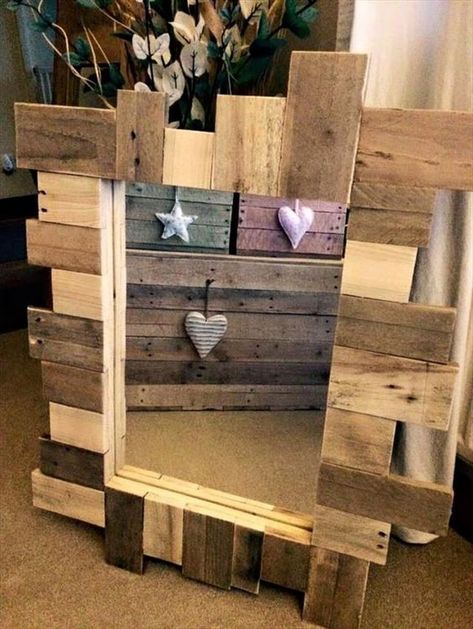 Diy Projects With Wood, Projects With Wood, Pallet Mirror, Pallet Projects Decor, Pallet Projects Wall, Diy Wood Pallet Projects, Pallet Furniture Designs, Pallet Projects Easy, Pallet Projects Furniture