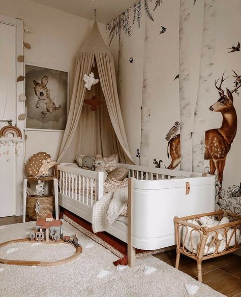 Comfortable, durable, and fun are some desired characteristics of a rug for kids. But do you know what the best ones are? Read our article to discover. Woodland Toddler Room, Yellow Kids Rooms, Luxury Baby Room, Nursery Interior Design, Toddler Bedroom Girl, Kids Inspo, Toddler Girl Room, Kids Bedroom Inspiration, Nursery Room Design