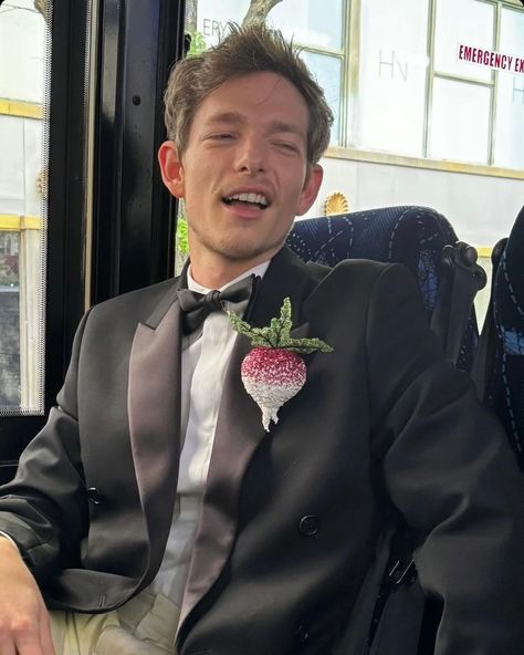 Are there any free seats left on Loewe’s #MetGala bus? Asking for a friend… Mike Faist, Celebrity Culture, The Met Gala, Love My Man, Celebrities Humor, Celeb Crushes, Hot Actors, Celebrity Dresses, Celebrity Crush