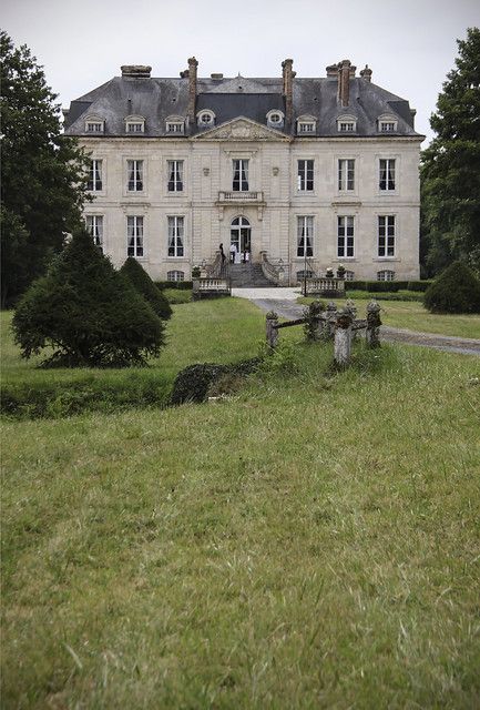 Manor Homes, Old Mansion, Large House, French Architecture, Chateau France, French Cottage, French Chateau, Old Building, Dream House Exterior