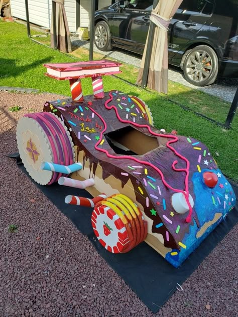 Venelope Von Schweetz Car, Vanellope Von Schweetz Car, Fiesta Float Ideas For School, Vanellope Y Ralph, Cardboard Car, Themed Halloween Costumes, Vanellope Von Schweetz, Nostalgia Art, Pretty Halloween Costumes