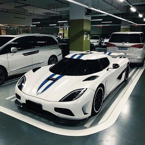 Koenigsegg Agera R, Koenigsegg Agera, Car White, Car Organization, Aesthetic Car, Top Luxury Cars, Car Decorations, Car Organizer, Best Luxury Cars