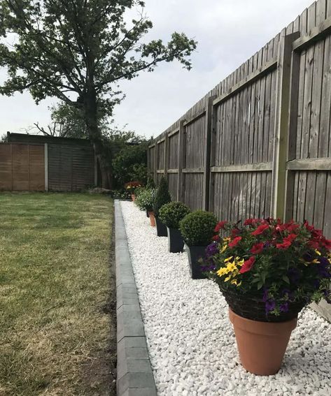 Pebble Garden With Flower Pots Front Garden Ideas Driveway, Garden Ideas Driveway, Pebble Landscaping, Pebble Garden, Side Yard Landscaping, Backyard Garden Layout, Driveway Landscaping, Design Page, Front Landscaping